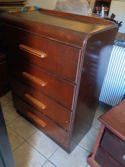 Vintage 4 drawer dresser