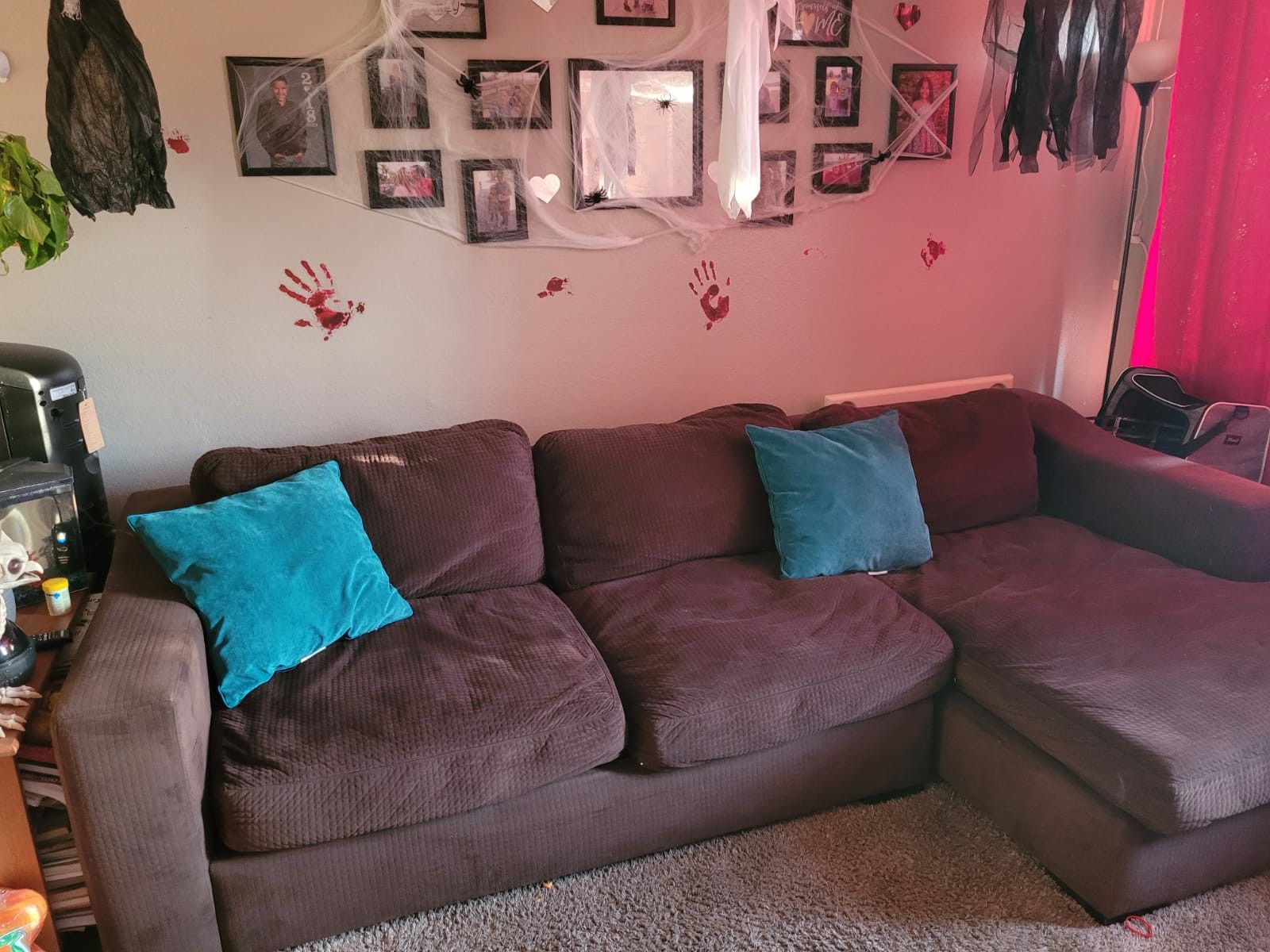 Sectional sofa with chase / couch