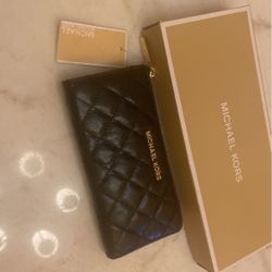 Authentic Michael Kors LG BLACK QUILTED LEATHER WALLET 