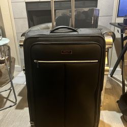 Kenneth Cole Rugged Roamer Suitcase Black
