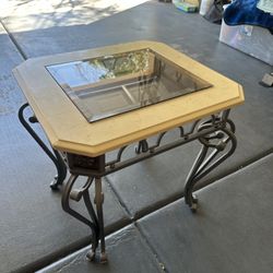 22 x 21 End Table 