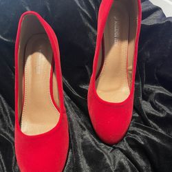 NWOT Maiernisi Jessi Size 9 Red suede Pumps