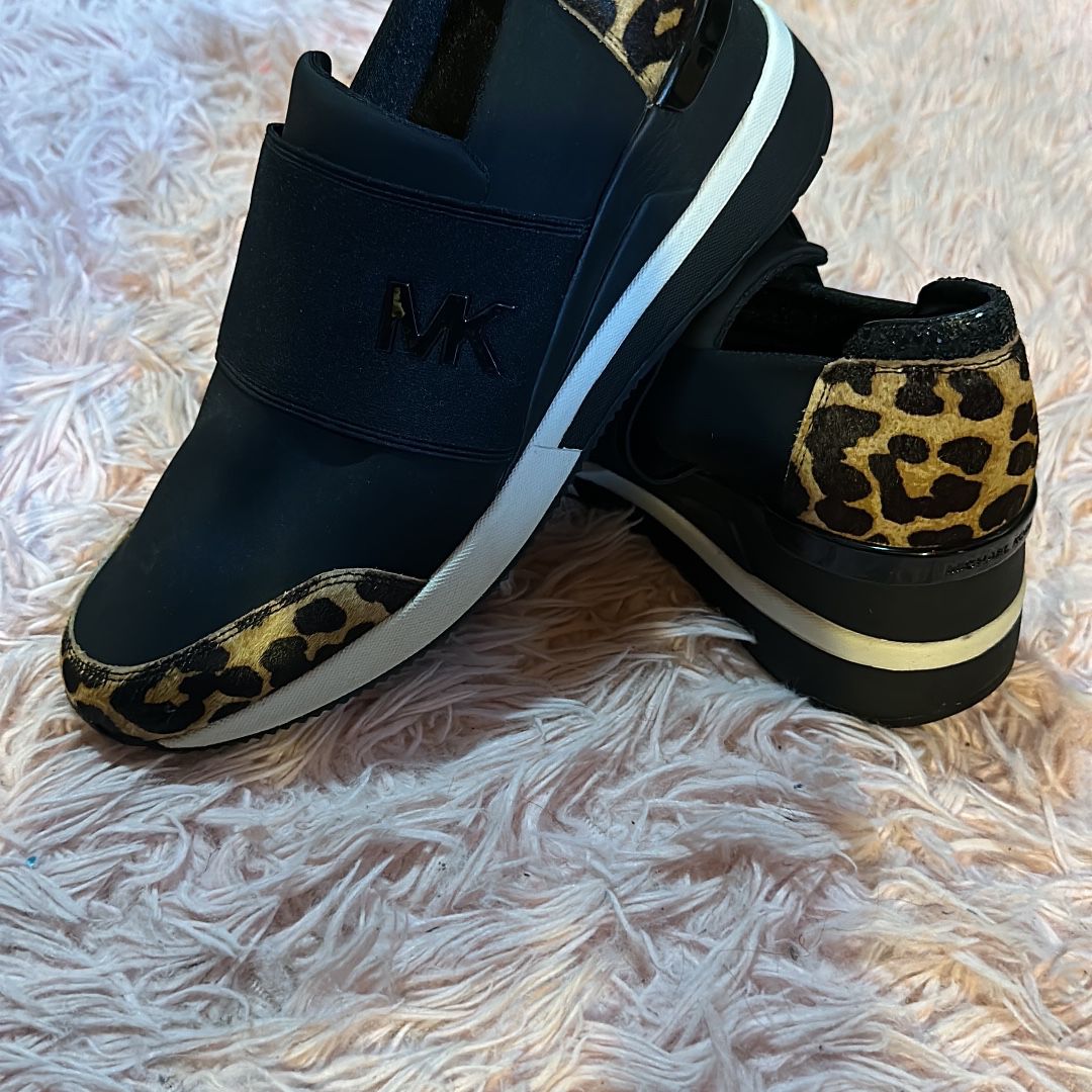 Zapatos Michael Kors Size 9 Nuevos 