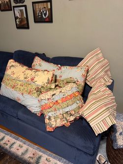 SHABBY CHIC PILLOWS SET