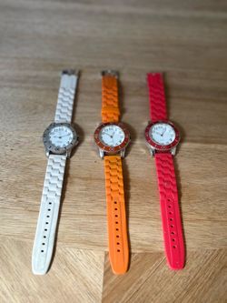 Relojes unisex pido $30 por los 3