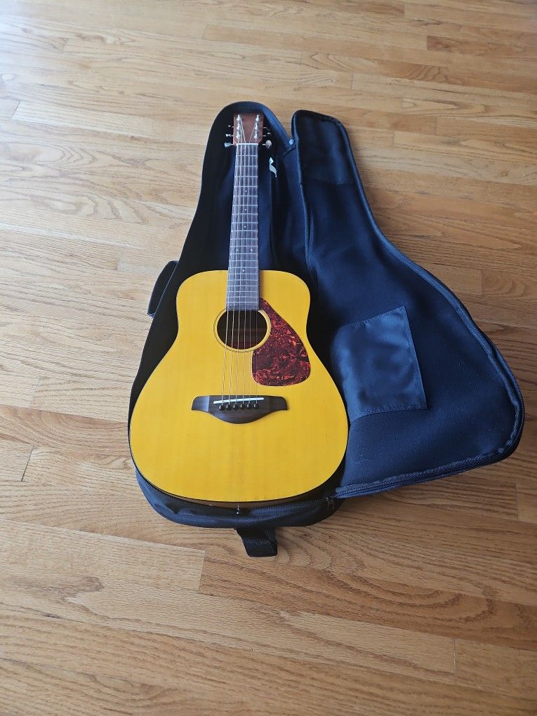 Guitar Yamaha FG-Junior JR1