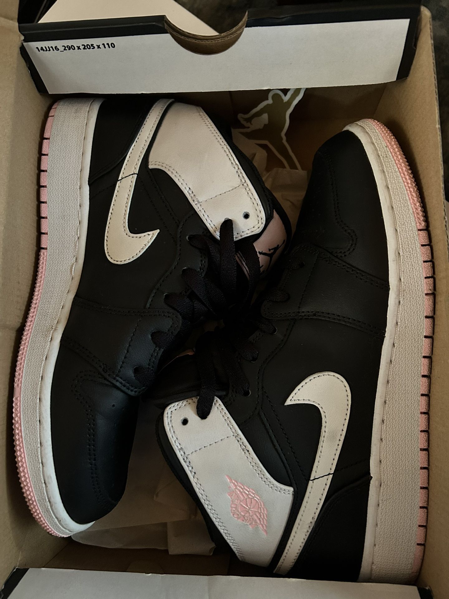 Black/White Jordon 1 Mid