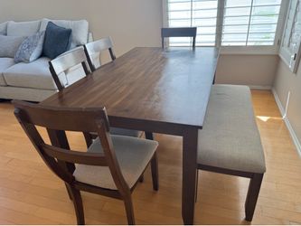 Dining table set
