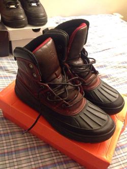 Acg boots sz 10
