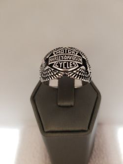925 STERLING SILVER RING.