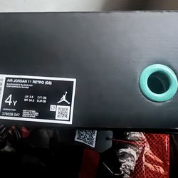 4y Jordan 11’s