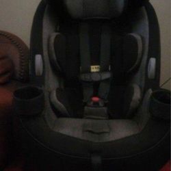 Car Seat Safety 1st Convertible Grow and Go 3 in one Good Condition  (Only used for 1 year)