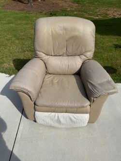 La Z Boy Tan Leather Recliner Chair