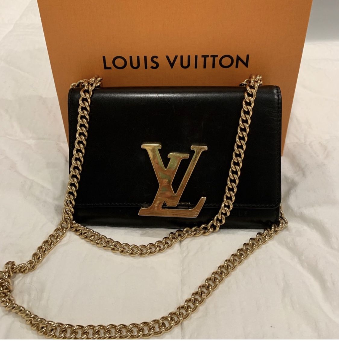 LOUIS VUITTON Patent Louise MM Chain Bag - Black/Gold