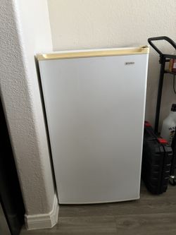 White Mini Fridge 