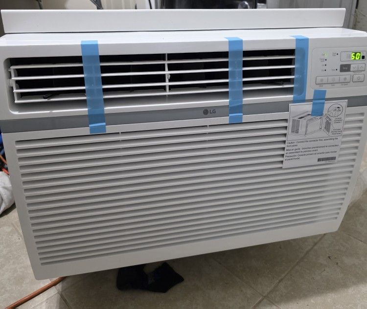 LG 18,000 BTU 208/230V Window Air Conditioner Cools 1,000 Sq. Ft. with Remote, Dehumidifier and in White