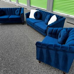 FREE DELIVERY AND INSTALLAT 🚚 Brand New in Box 📦 3 - Piece Living Room set Velvet Blue