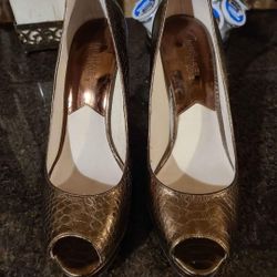 *MICHAEL KORS SIZE 9 COPPER HEELS**