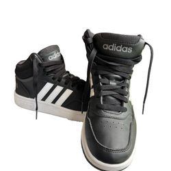 5 1/2 Mens Adidas Gym Shoes