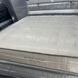 KING SIZE AVOCADO MATTRESS & BOX SPRINGS BED SET