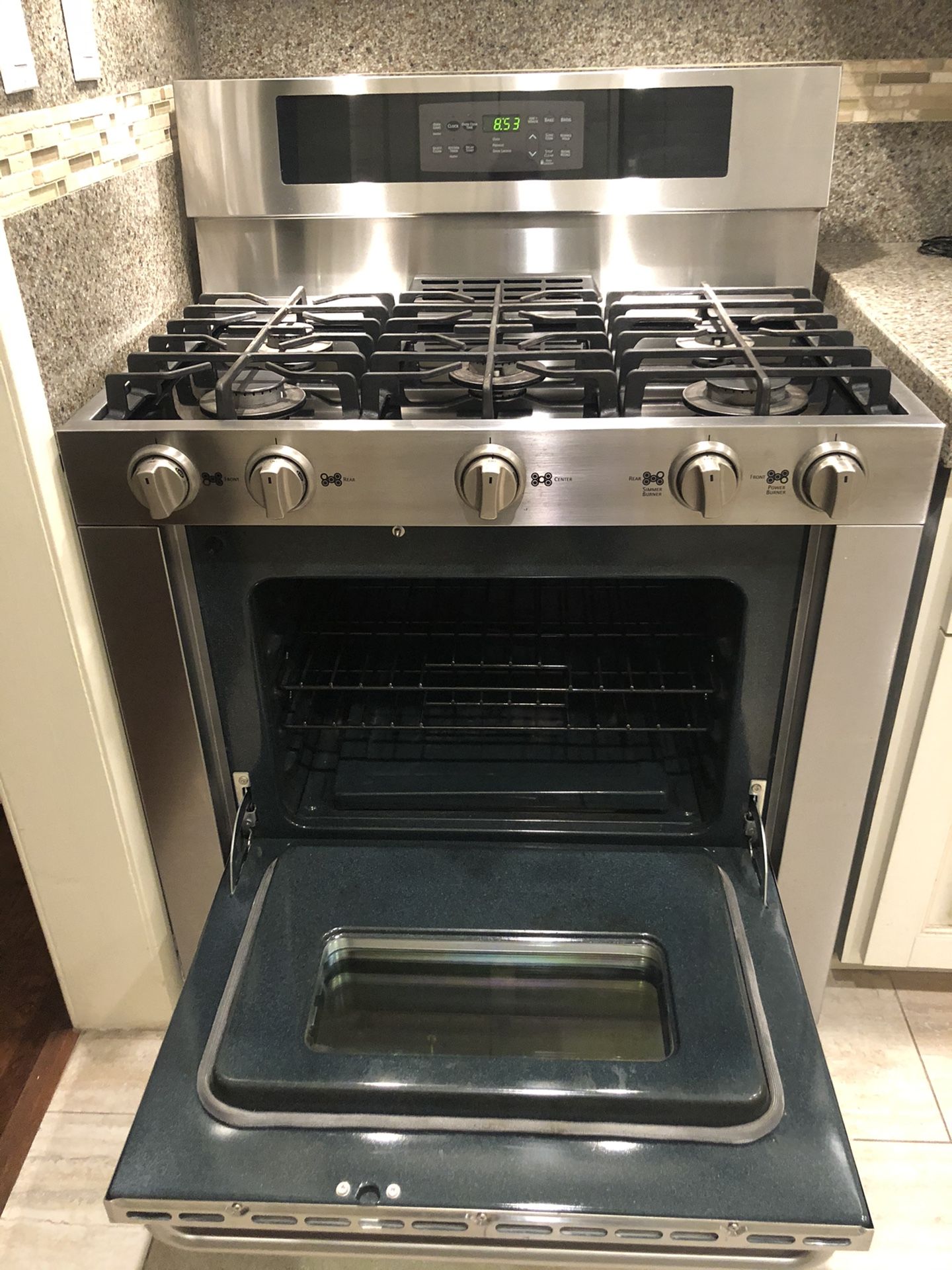 Kenmore Elite 5 Burner Gas Range with Hood for Sale in Redondo Beach