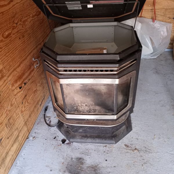 Avalon Astoria Pellet Stove. 65000 Btu. Great Shape for Sale in