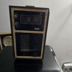 Vintage RCA Rosewood Clock Radio