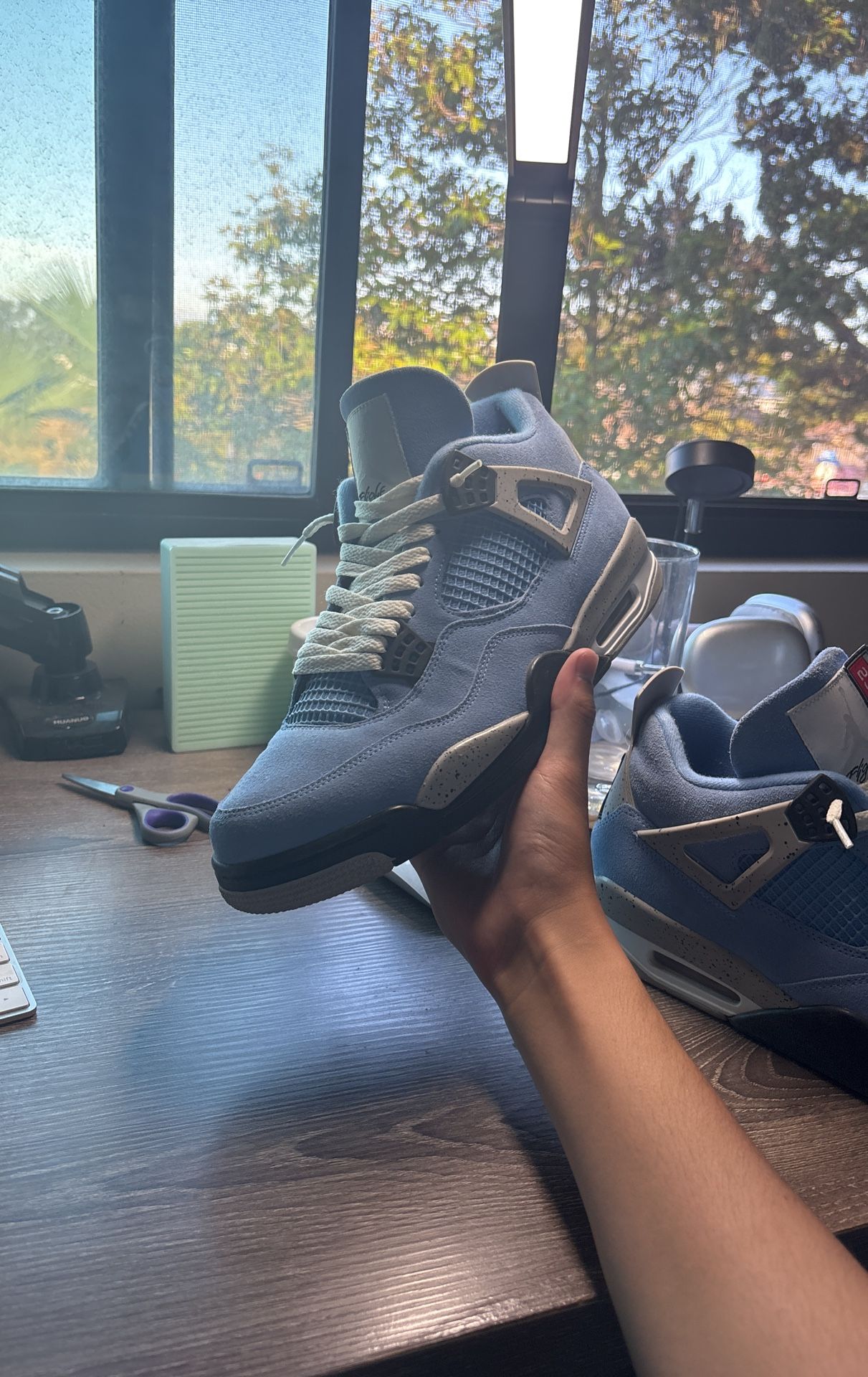 JORDAN 4 UNIVERSITY BLUE - SIZE 11
