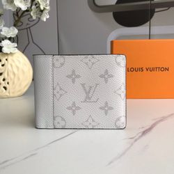 Authentic Louis Vuitton Damier Ebene Kisslock Wallet for Sale in Forest  Hills, TN - OfferUp
