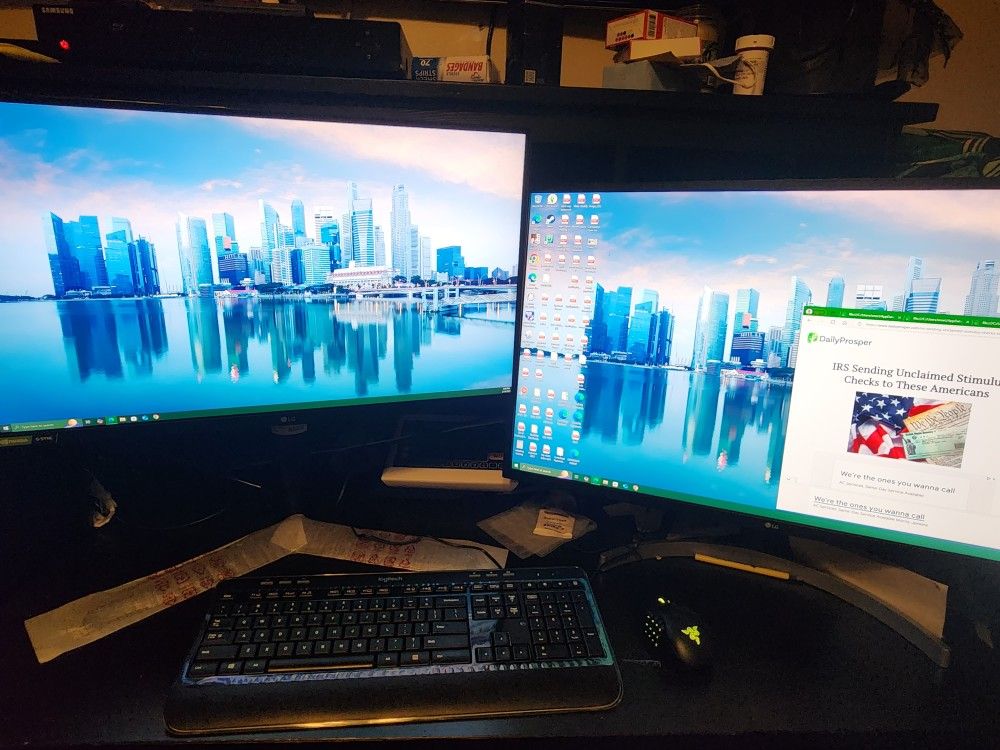 2 LG monitors