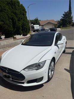 Tesla model S 2013