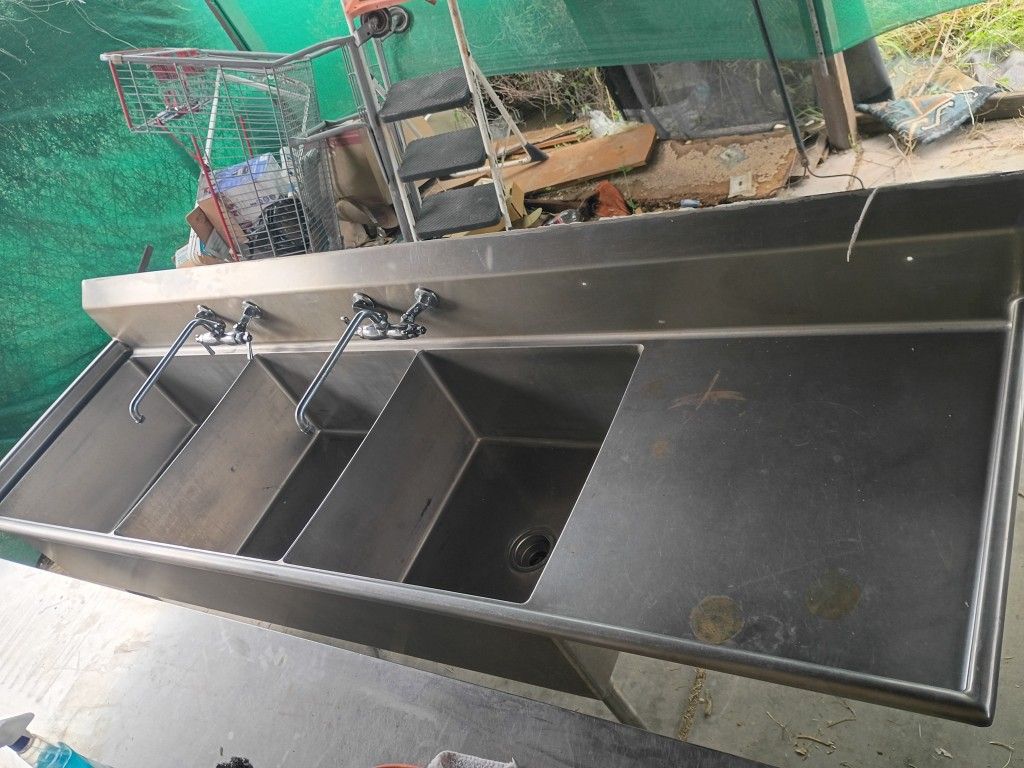 Commercial Stainless Steel Three Sink With Disposal And Faucets