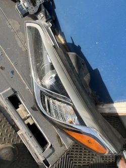 2016 Hyundai Sonata Right Headlight