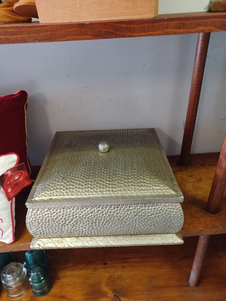 Vintage gold box