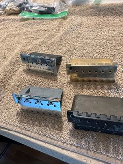 Electric guitar bridge assemblies