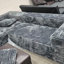 BRAND NEW BIG SECTIONAL COUCH