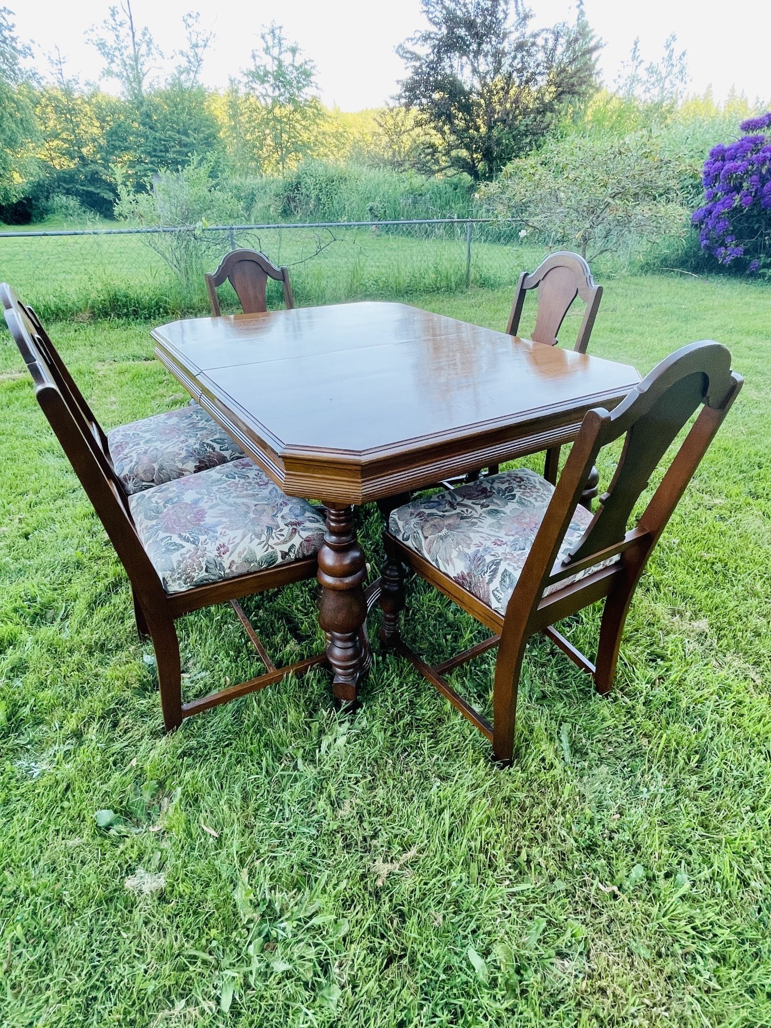 Dinning Table and Chairs