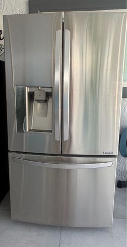 LG 36 in. 32 cu. ft. 3-Door French Door Refrigerator w/ Ice and Water Dispenser and Craft Ice in PrintProof Stainless Steel