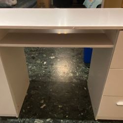 Nail Tech Table