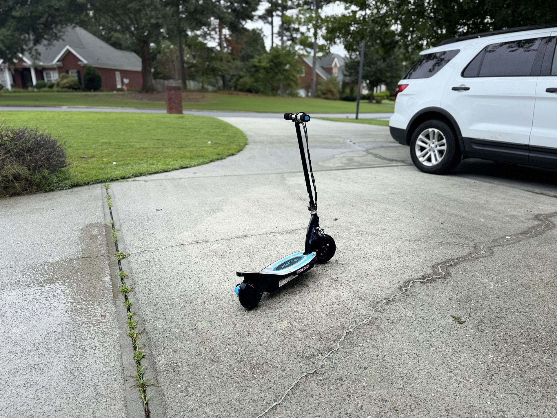 Razor E100