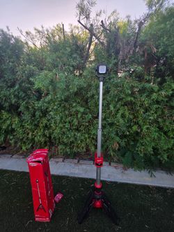 M12 pole light