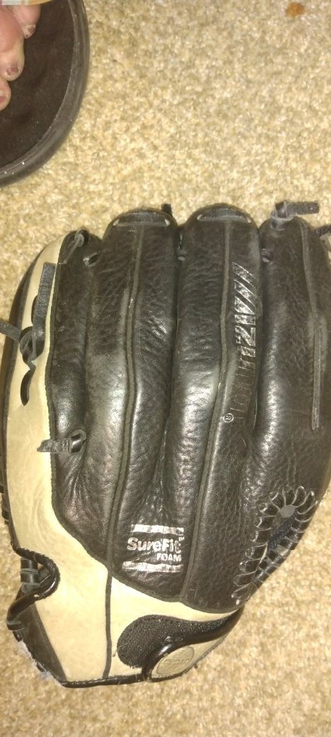 Mizuno Baseball Glove