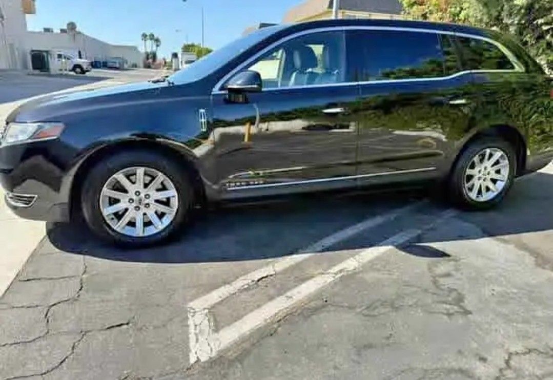2017 Lincoln MKT
