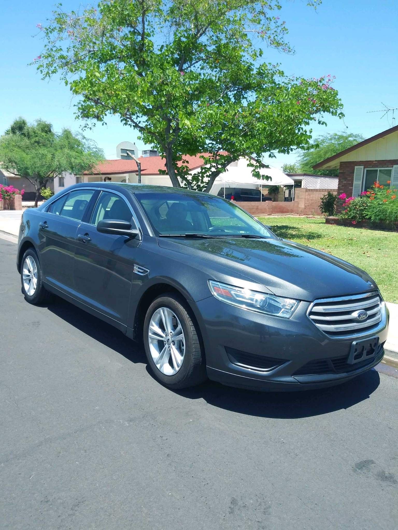 2018 Ford Taurus se Very low miles like new 10K miles clean title $12900 low miles clean title