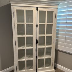 ANTIQUE WHITE CURIO Beautiful white distress hutch curio