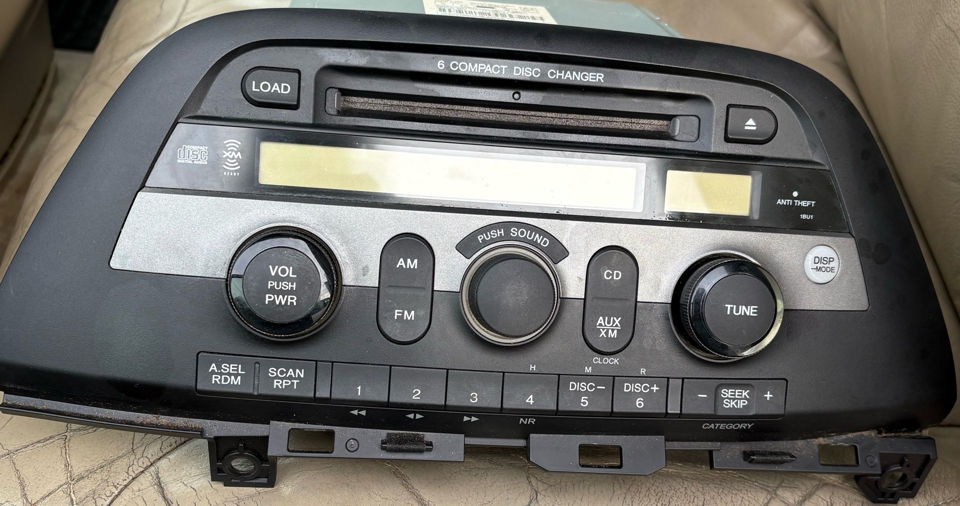 Stereo From A 2005 Honda Odyssey 