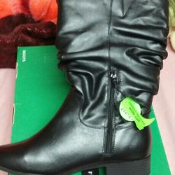 New with tags and it's original box women's boots size 11 black leather  $15