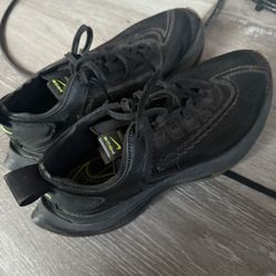 Women’s Size 7 Nike Running Shoes And Side 7 Ugg Boots 