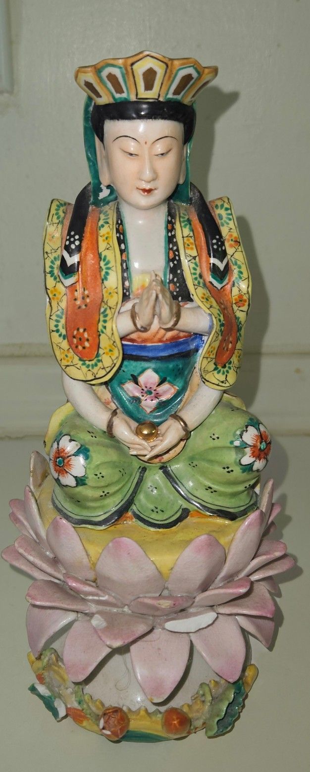 Antique China Wucai Porcelain Buddhism Guan yin Louts Flower Seat Buddha Statue H10 Diameter 4 W4.5