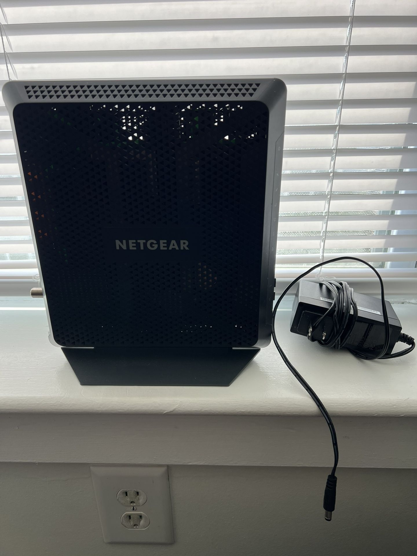NETGEAR WiFi Cable Modem Router